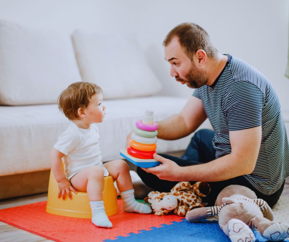 Apa bohóckodva segít gyermekének megtanulni a bilizést
